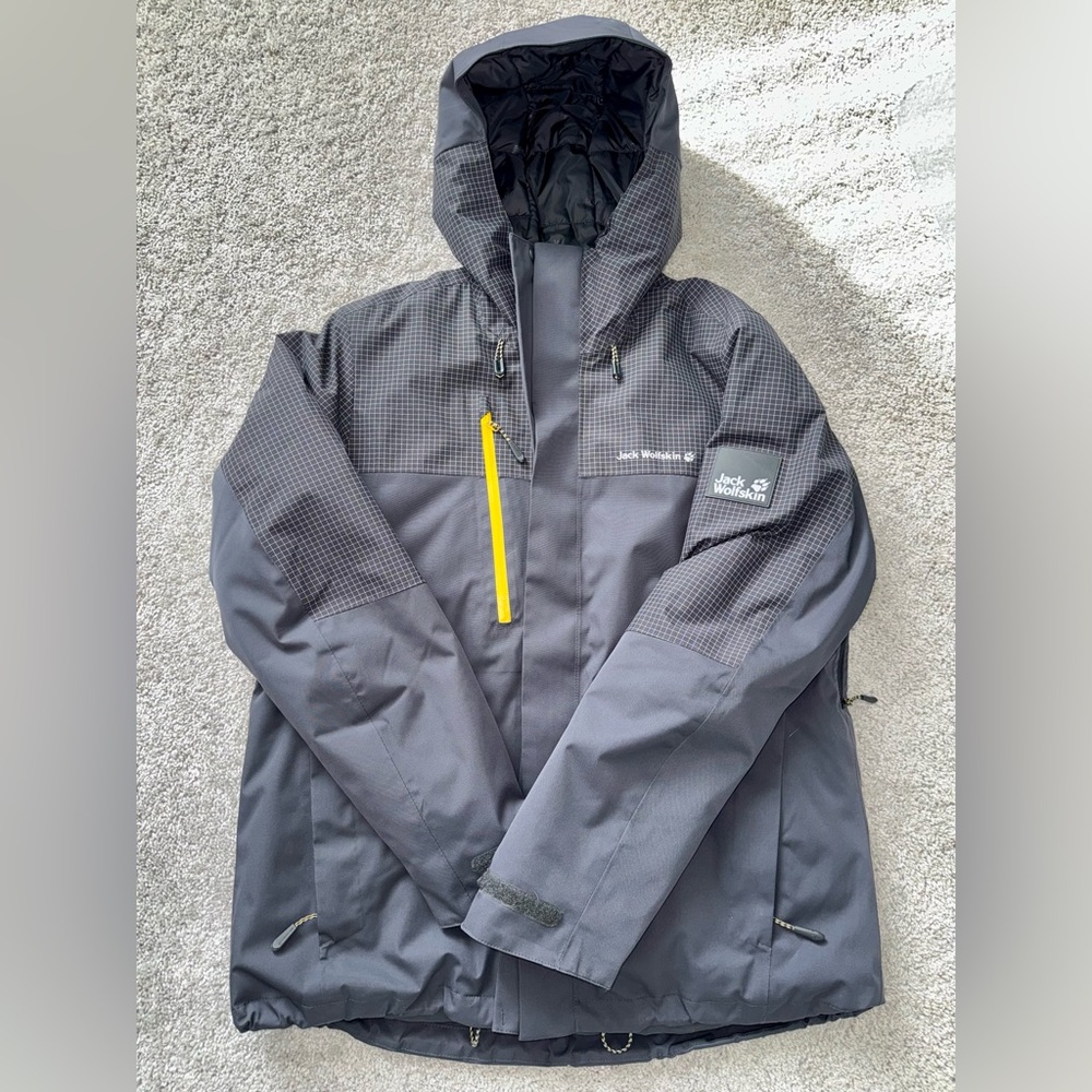 Jack Wolfskin Men's Dark Gray Jacket with Yellow Zipper